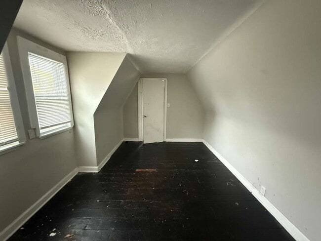 Photo - 3 BED 1.5 BATH BEAUTIFUL SINGLE HOME!