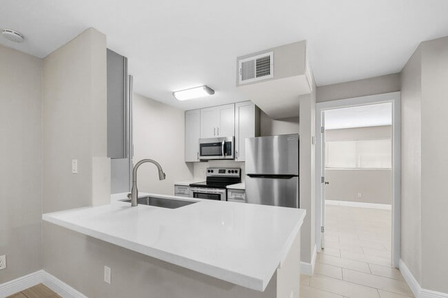 Building Photo - 2201 Fountain View Dr Unit 28 Rental