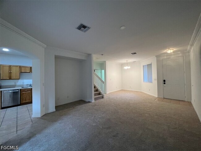 9634 Roundstone Cir