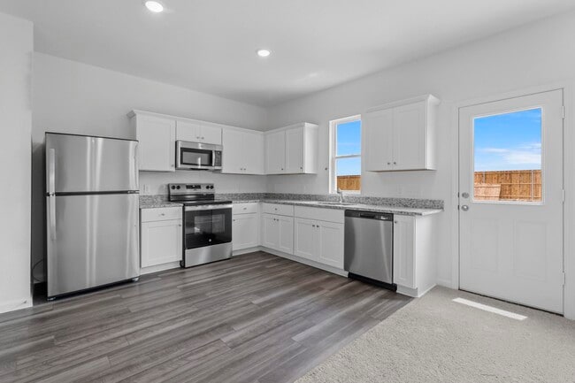 Photo - 120 Waterhouse Lake Dr