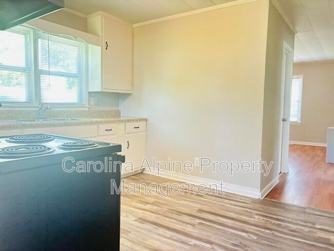Photo - 313 E Gibbs St
