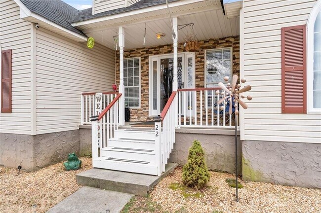 Photo - 22 Valley Creek Dr SW