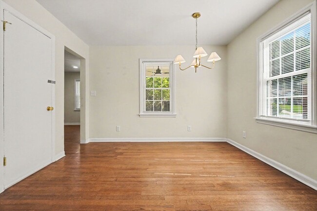 Photo - 490 Lynnhaven Dr SW