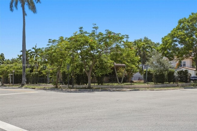 Photo - 1200 SW 18th Ave