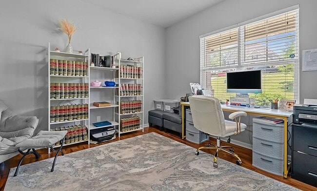 Photo - 364 Heathrow Dr