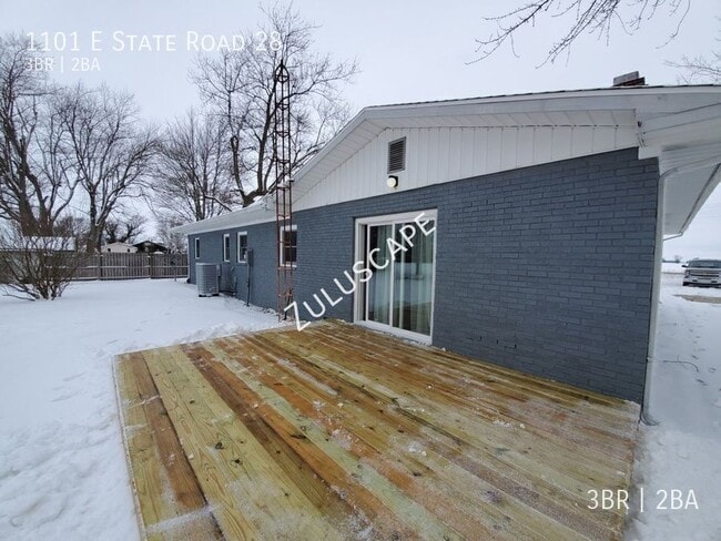 Photo - 1101 E State Road 28-