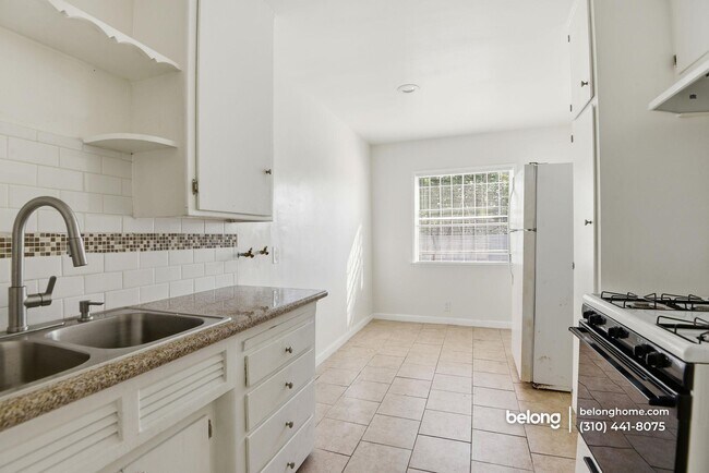 Photo - 1112 W 92nd St