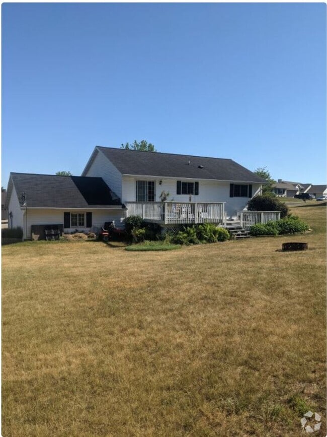 Building Photo - 4 BEDROOM - 2 BATH HOME