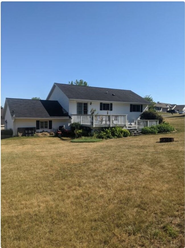 4 BEDROOM - 2 BATH HOME - 4 BEDROOM - 2 BATH HOME