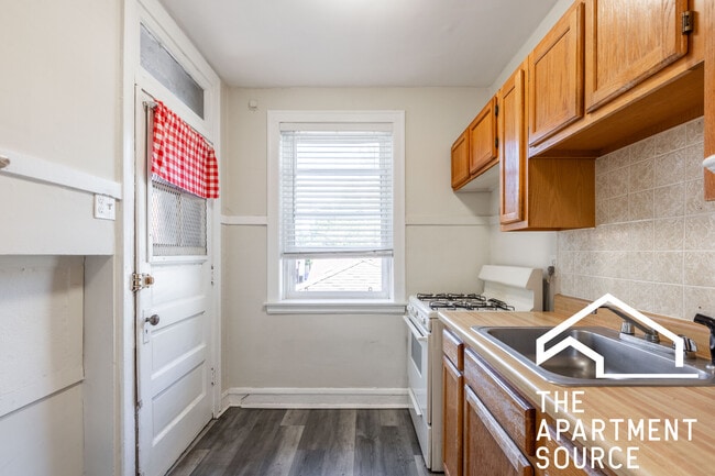 Building Photo - 4220 N Clark St Unit 1 Rental