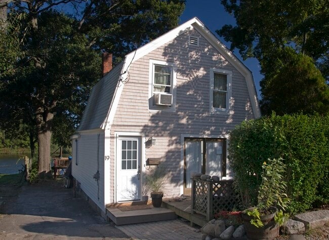 Building Photo - 19 Seaver Rd Rental
