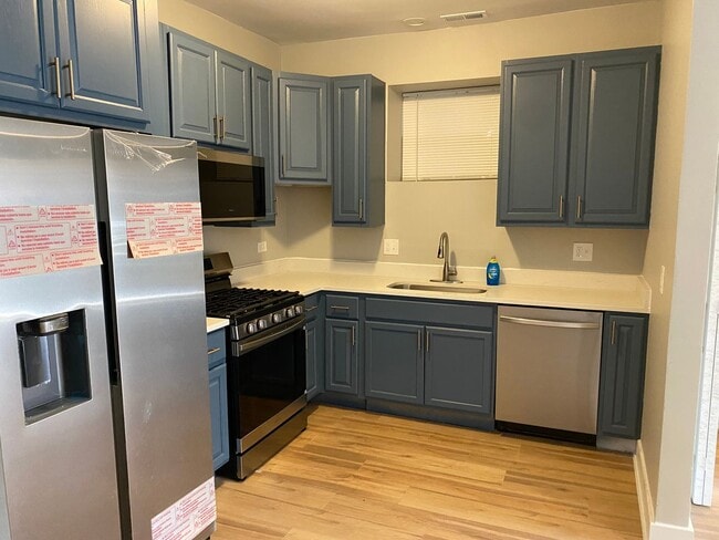Building Photo - 7012 S Dorchester Ave Unit Garden Rental