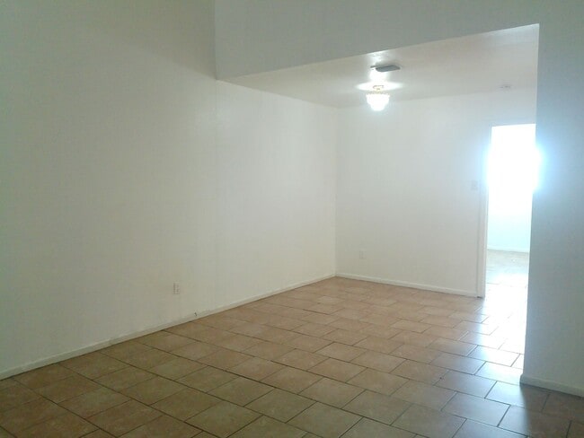 Photo - 5725 Crestmore Dr
