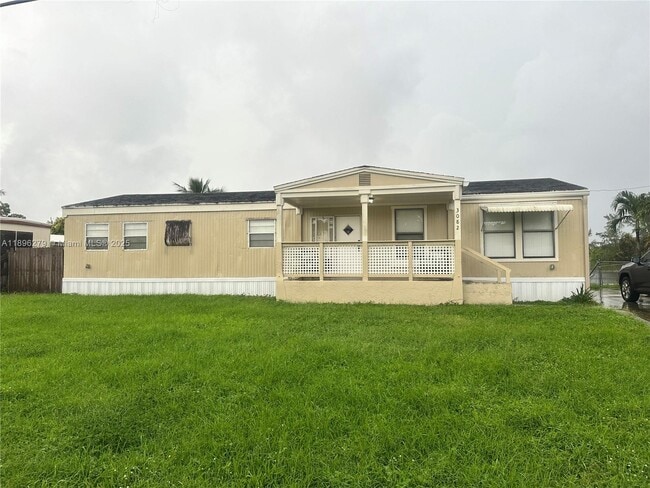 Building Photo - 3082 Hibiscus Cir