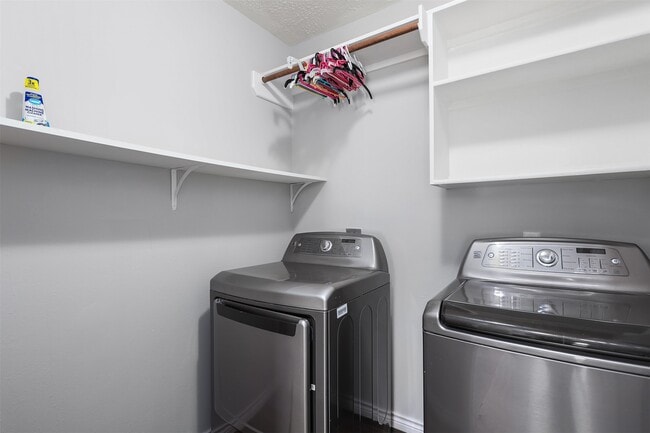 Photo - 602 Oak Briar Dr