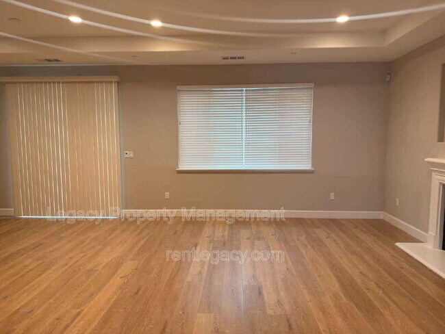 Photo - 452 Aster St