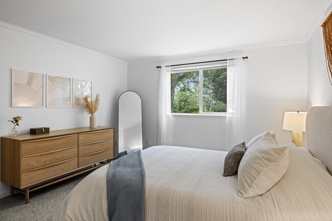 Large Bedroom at 2000 Lake Washington Apartments in Renton, WA 98056