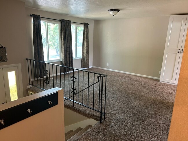 Photo - 368 Weaver Ln