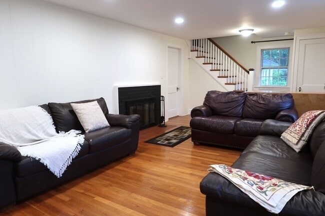 14 Gleason Rd