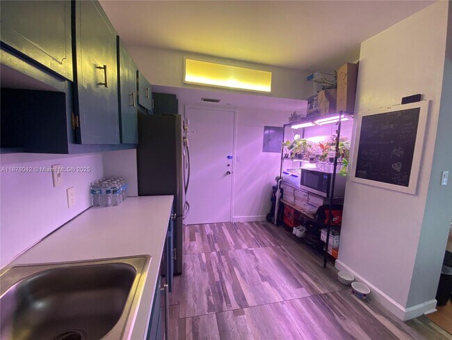 Photo - 4200 Hillcrest Dr Unit 303