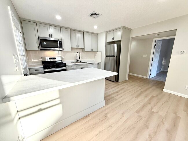 Photo - 1063 Tacoma St Unidad 2