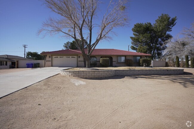 Building Photo - 3 BEDROOM APPLE VALLEY HOME