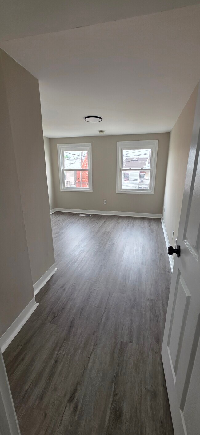 Photo - 121 N Bradford St