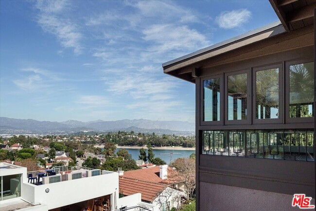 Photo - 2051 Kenilworth Ave