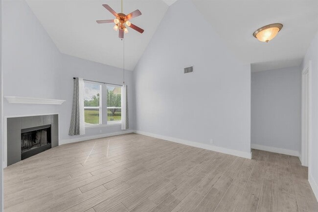 Building Photo - 131 Martin Crossing Dr Rental