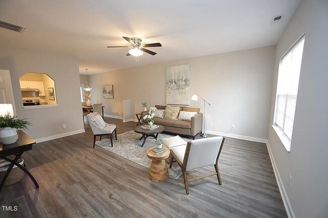Spacious End-unit Townhome, LVP Floors, Op... - Spacious End-unit Townhome, LVP Floors, Op...