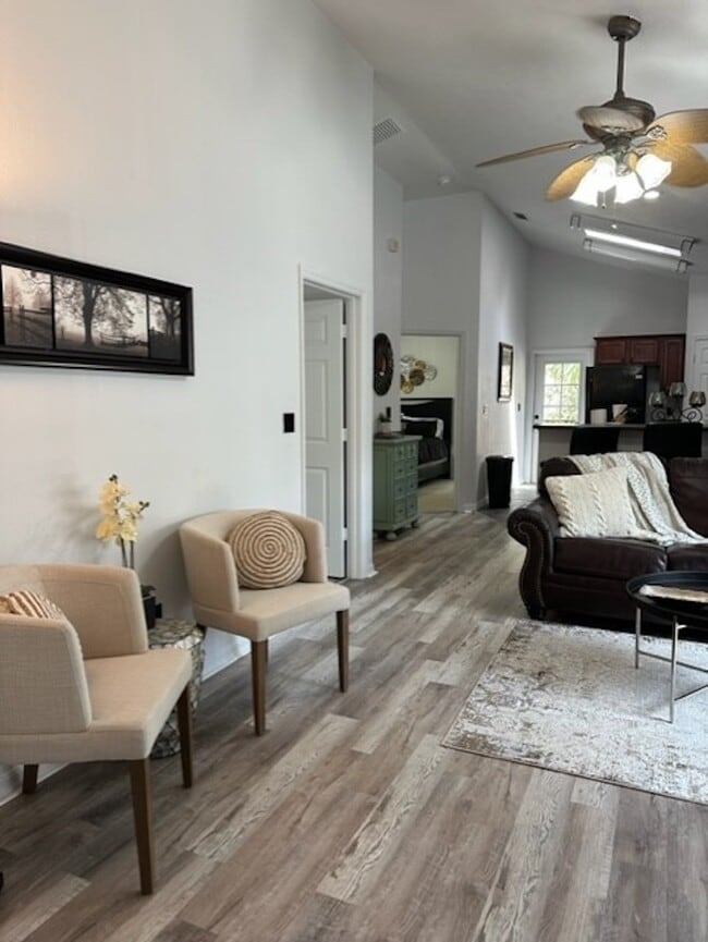 Photo - 4911 SW 91st Ter Unit B