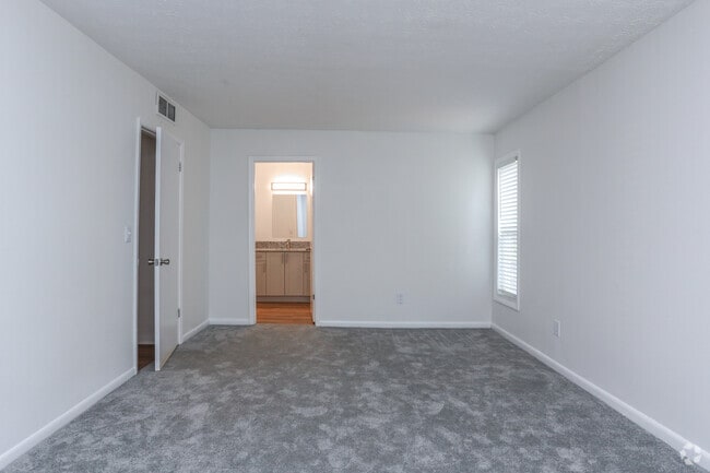 3BR, 2BA - 1,560 SF