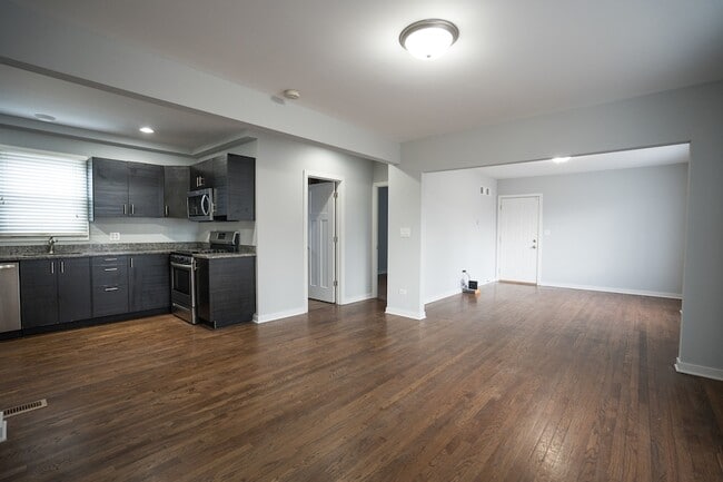 Photo - 2204 N Nagle Ave Unit 1