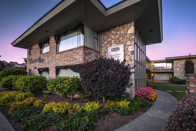 Vista de la cascada | 3611 Colby Ave - Glacier Vista