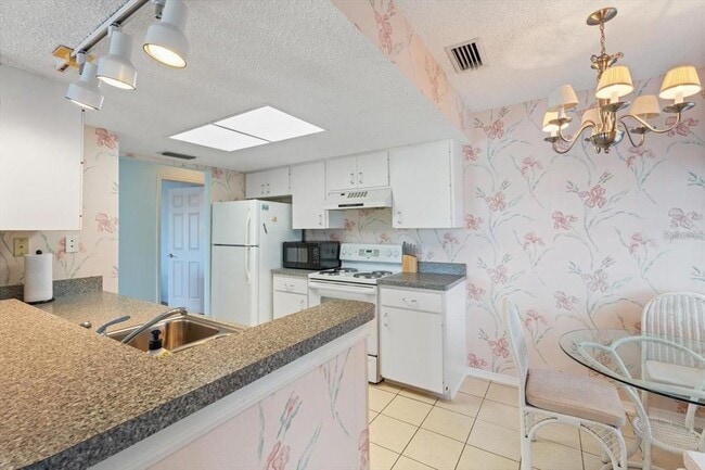 Photo - 312 108th St W