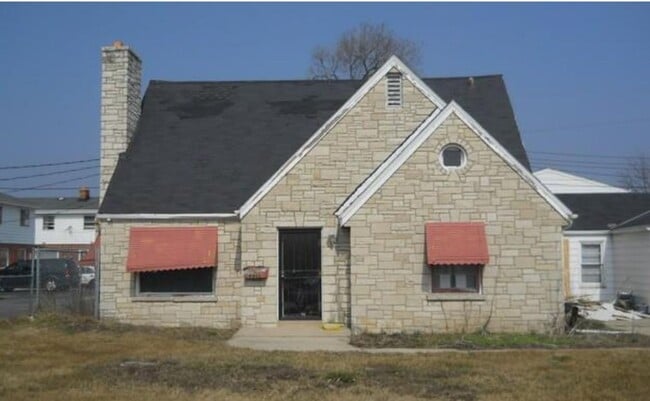 Building Photo - 8902 W Silver Spring Dr