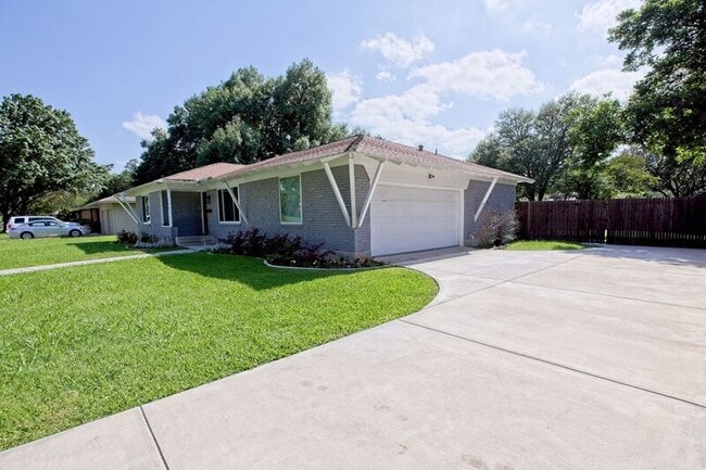 Photo - 304 S Grove Rd