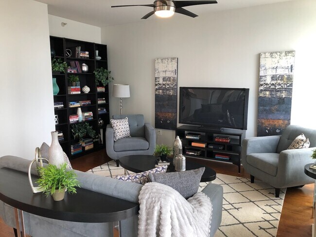 Photo - 233 E 13th St