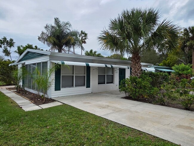 Building Photo - 2/1 VERO BEACH!