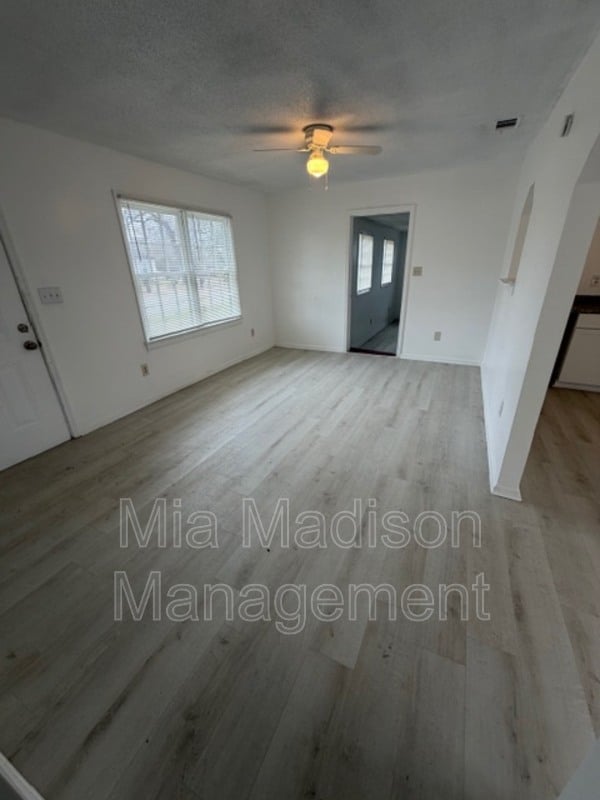 Photo - 1518 Heron St