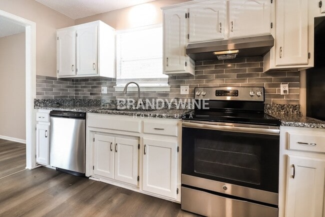 Photo - 1909 NE McKee Ln