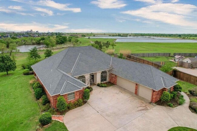 Photo - Amazing Home in Desirable Location