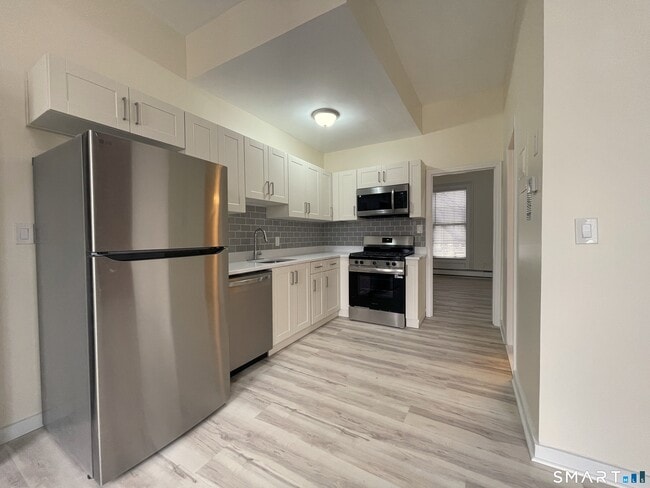 Building Photo - 32 Trumbull St Unit 2