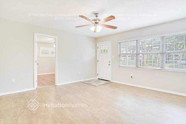 Photo - 6461 Yellowstone St