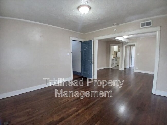 Photo - 104 N Indiana Ave