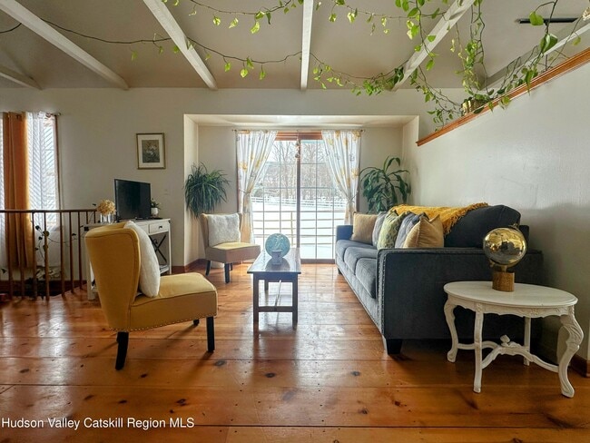 Photo - 240 Crest Ln