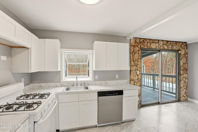 Photo - 1184 Dell St