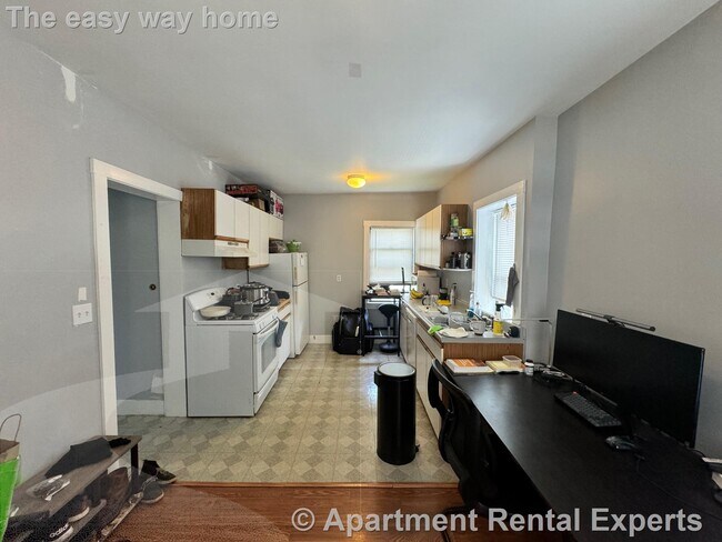 Photo - 566 Putnam Ave Unit #2R