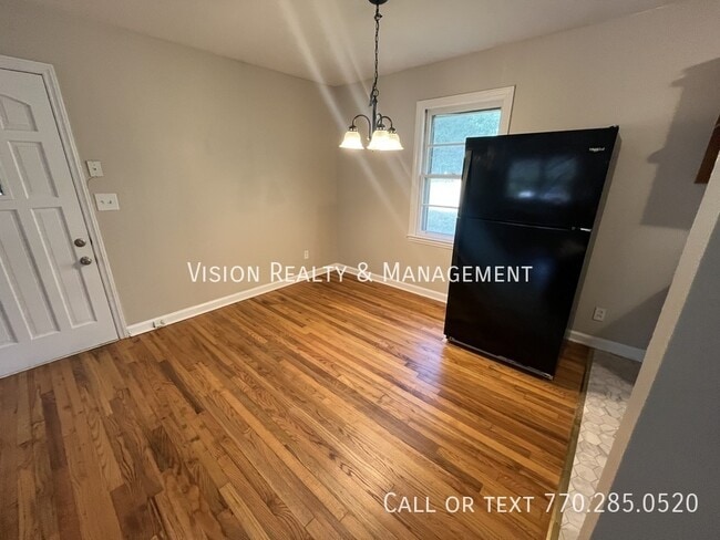 Photo - 1148 Center St SW