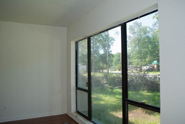 Photo - 700 Apache St